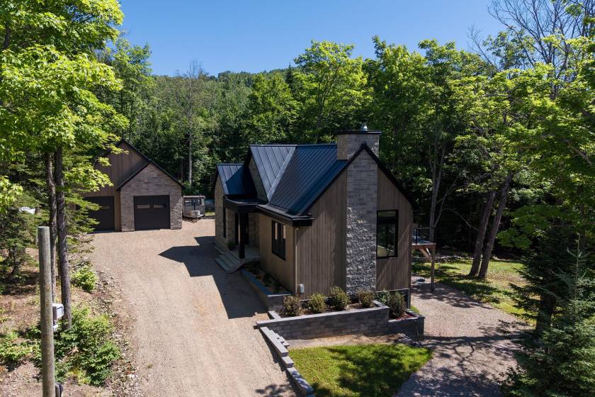 2 - House for sale, Petite-Rivière-Saint-François (Code - pr845, Charlevoix)