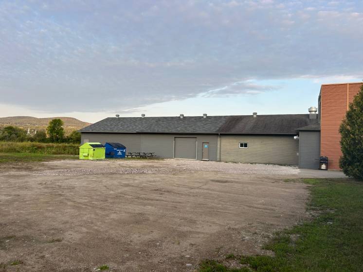 2 - Bâtiment commercial à vendre, Baie-Saint-Paul (Code - sp909, Charlevoix)