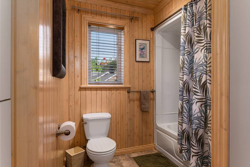 16 - Maison à vendre, Saint-Aimé-des-Lacs (Code - sal040, Charlevoix)