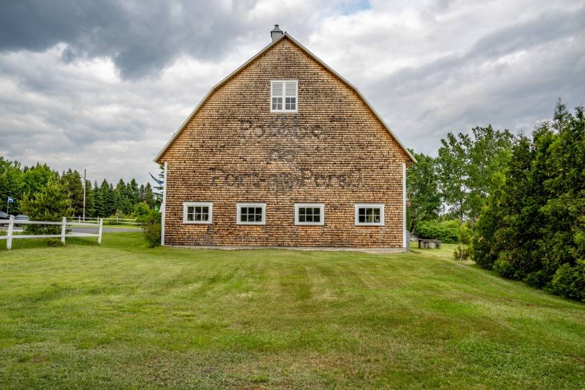 6 - Bâtiment commercial à vendre, Saint-Siméon (Code - ss069, Charlevoix)