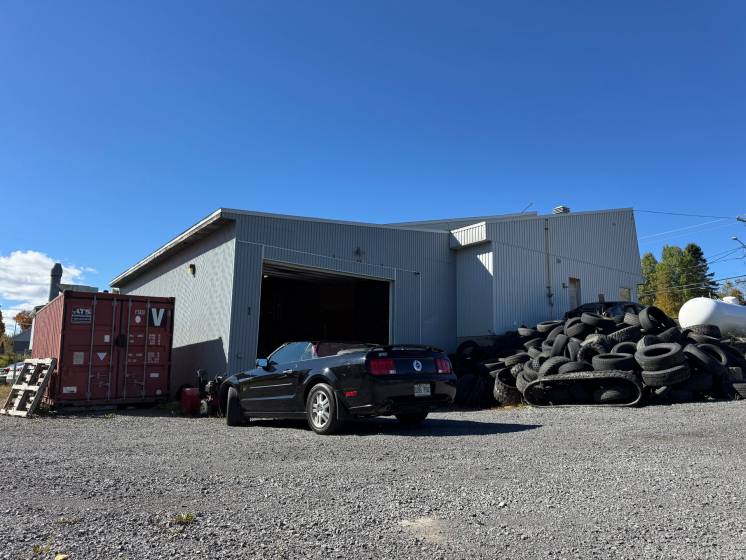 3 - Bâtiment commercial à vendre, Saint-Ferréol-les-Neiges (Code - sfn011, Charlevoix)