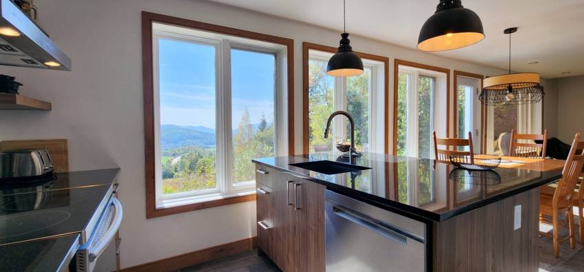 9 - Maison à vendre, Saint-Urbain (Code - su085, Charlevoix)